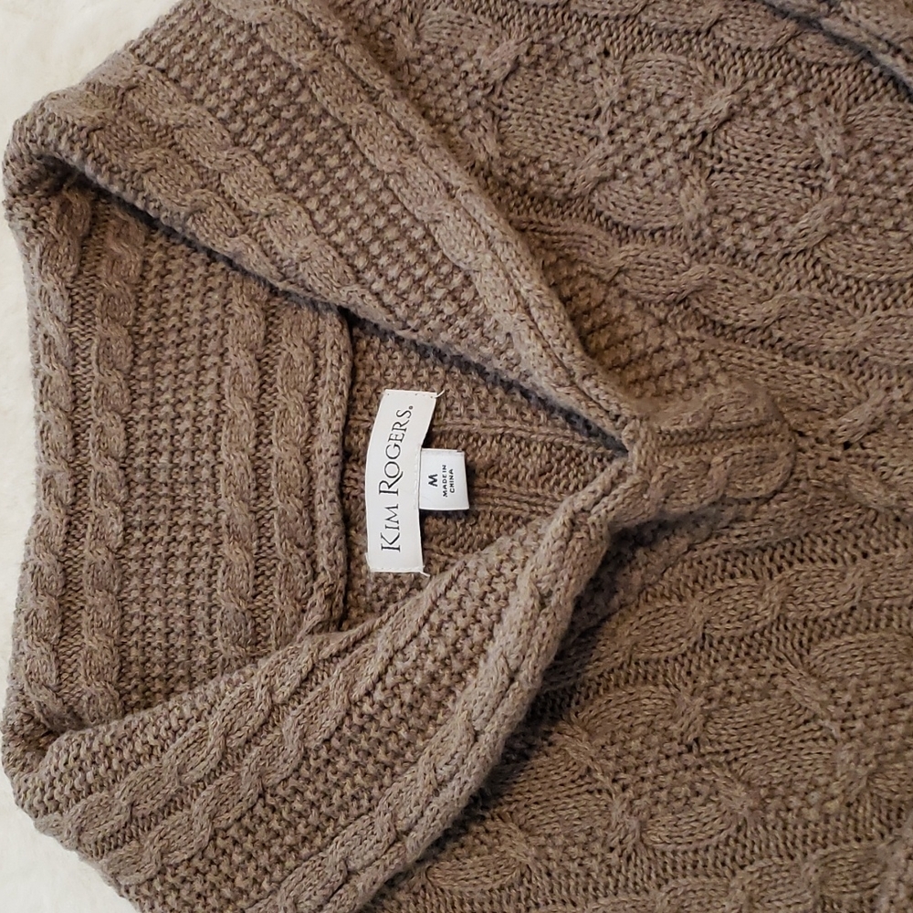 V neck cable sweater M